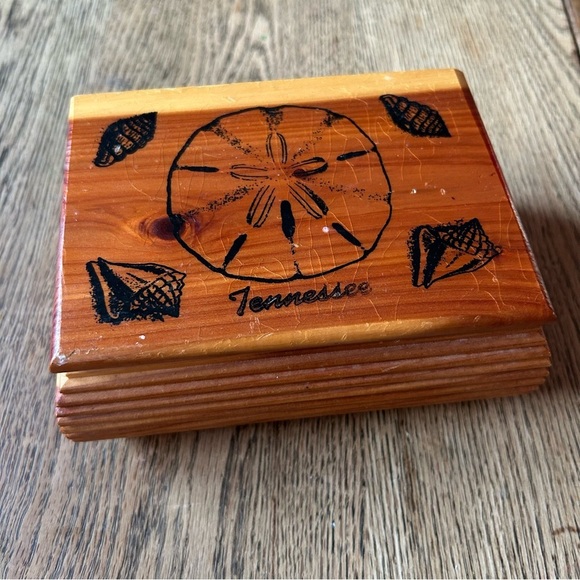 Handmade Vintage Tennessee jewelry trinket box with lid cedar collectible - Picture 2 of 7